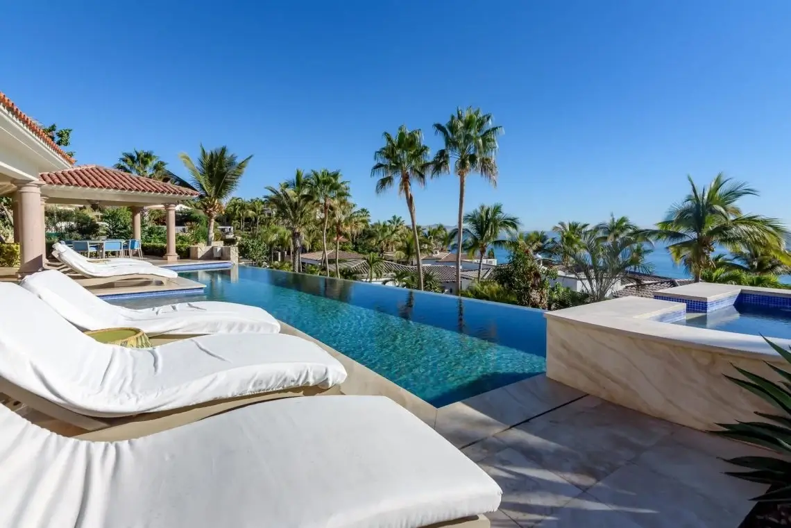 Smart Luxury Real Estate in Maravilla
