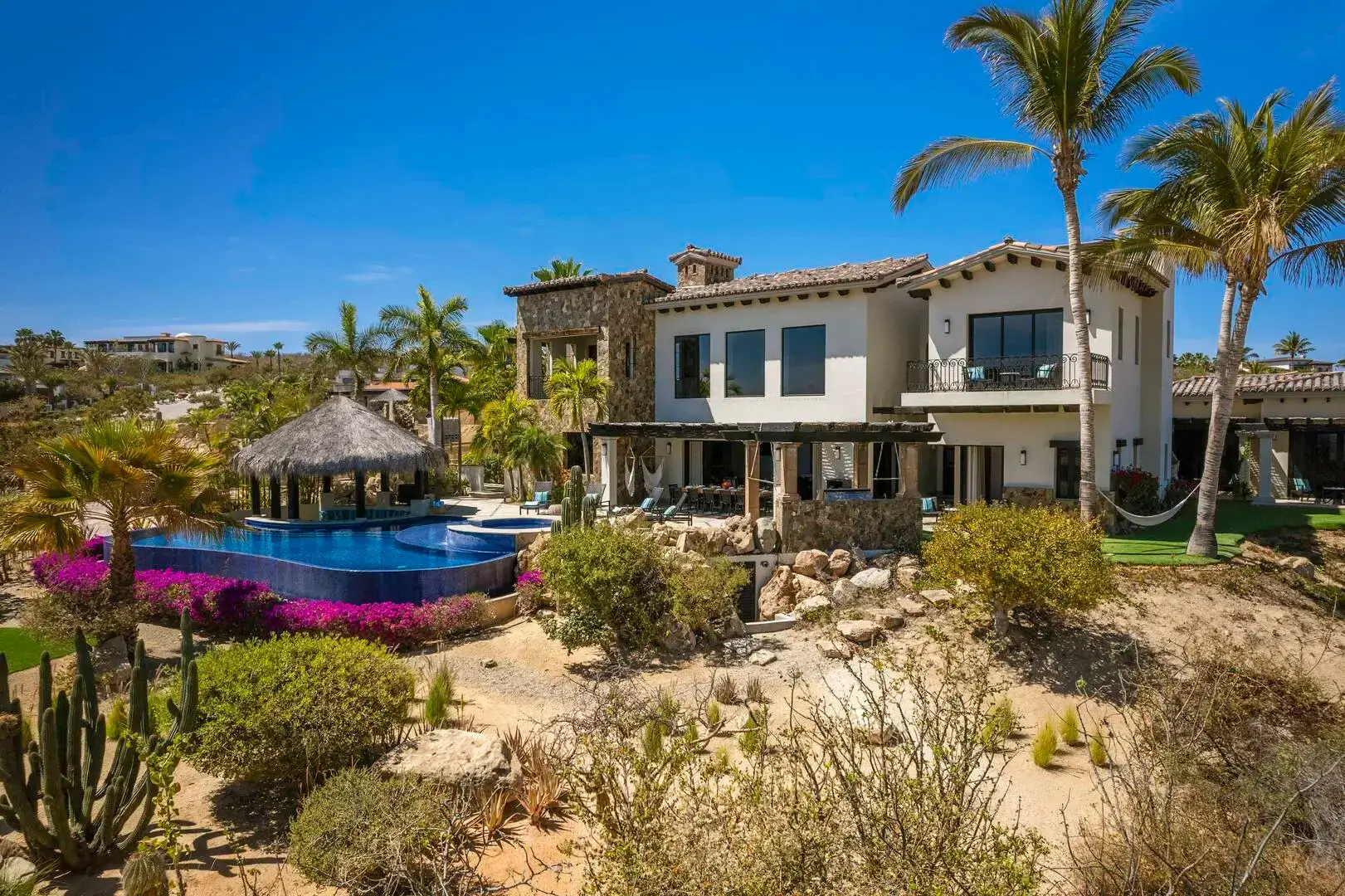 Smart Luxury Real Estate in Maravilla