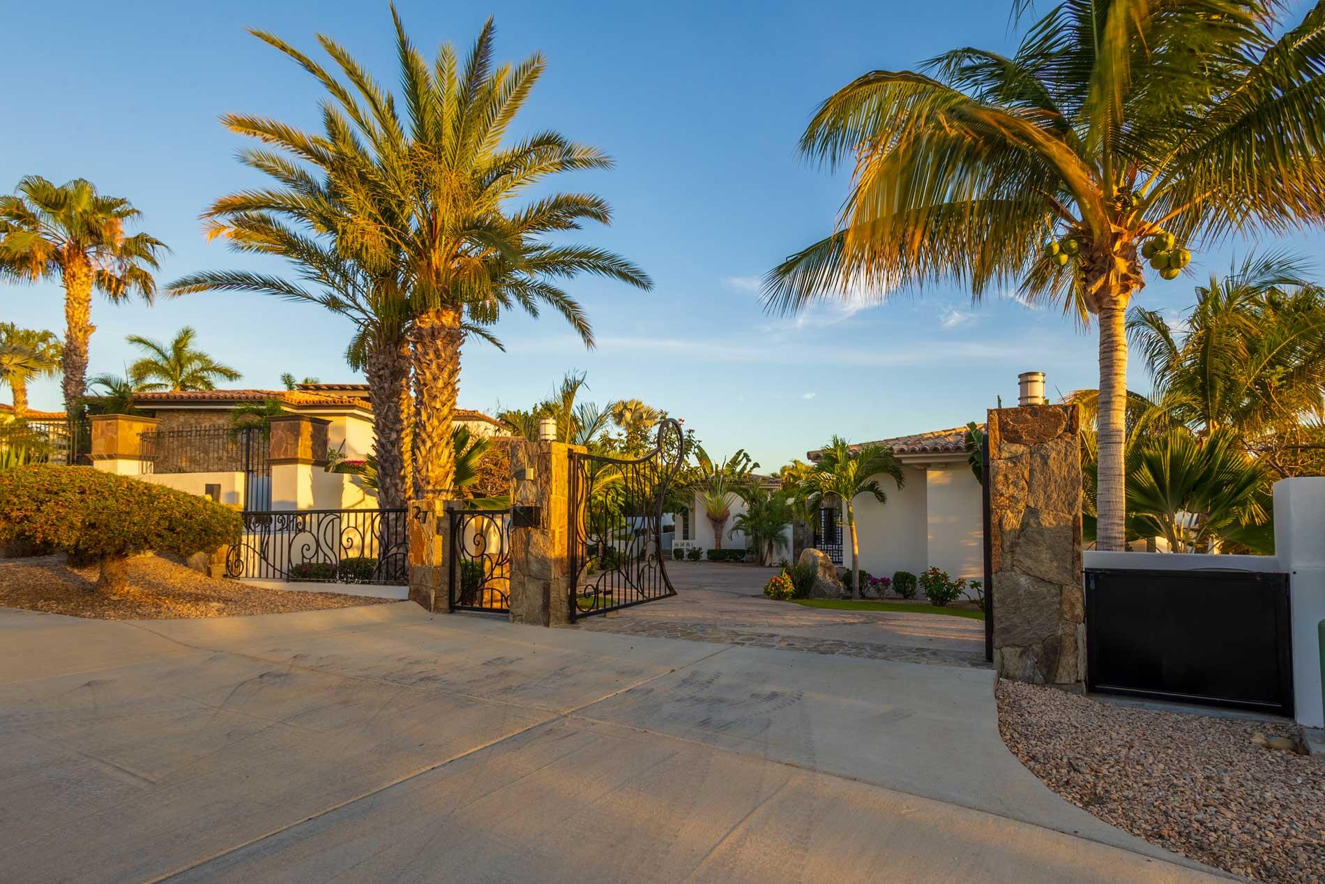Maravilla Pedregal Csl Perched high above the Pacific on the iconic cliffs of Pedregal, Casa Q is a rare opportunity to own one of Los Cabos' most spectacular – 27 Calle Mision Sta Catarina, San Jose del Cabo, BS